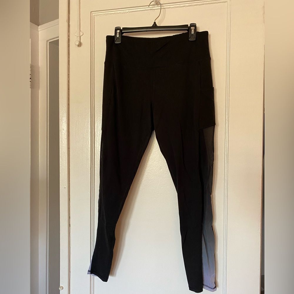 Black Workout Leggings with Mesh Side Details Size XL
